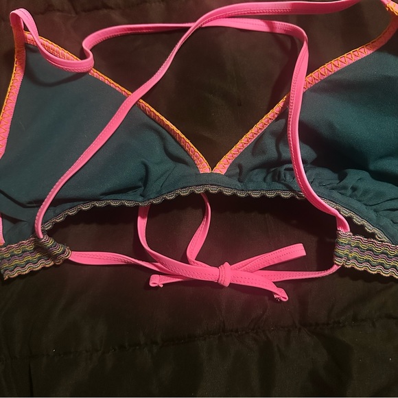 ❤️ $10 Flash Sale Bikini Tops Bundle of 3 - Picture 7 of 8